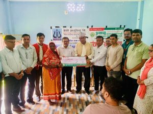 प्रयास साकोसद्वारा ५ लाखको दुर्घटना विमा रकम हस्तान्तरण