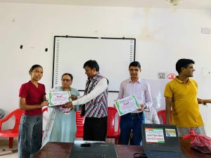 सहकारी शिक्षा कार्यक्रममा सहभागीले सहभागिताको प्रमाणपत्र ग्रहण 11