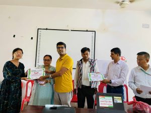 सहकारी शिक्षा कार्यक्रममा सहभागीले सहभागिताको प्रमाणपत्र ग्रहण 12