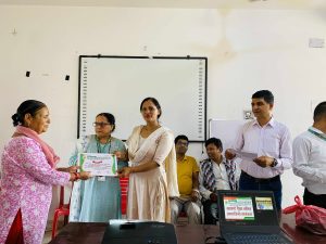 सहकारी शिक्षा कार्यक्रममा सहभागीले सहभागिताको प्रमाणपत्र ग्रहण 17