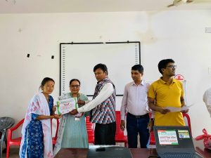 सहकारी शिक्षा कार्यक्रममा सहभागीले सहभागिताको प्रमाणपत्र ग्रहण 23