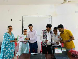 सहकारी शिक्षा कार्यक्रममा सहभागीले सहभागिताको प्रमाणपत्र ग्रहण 6