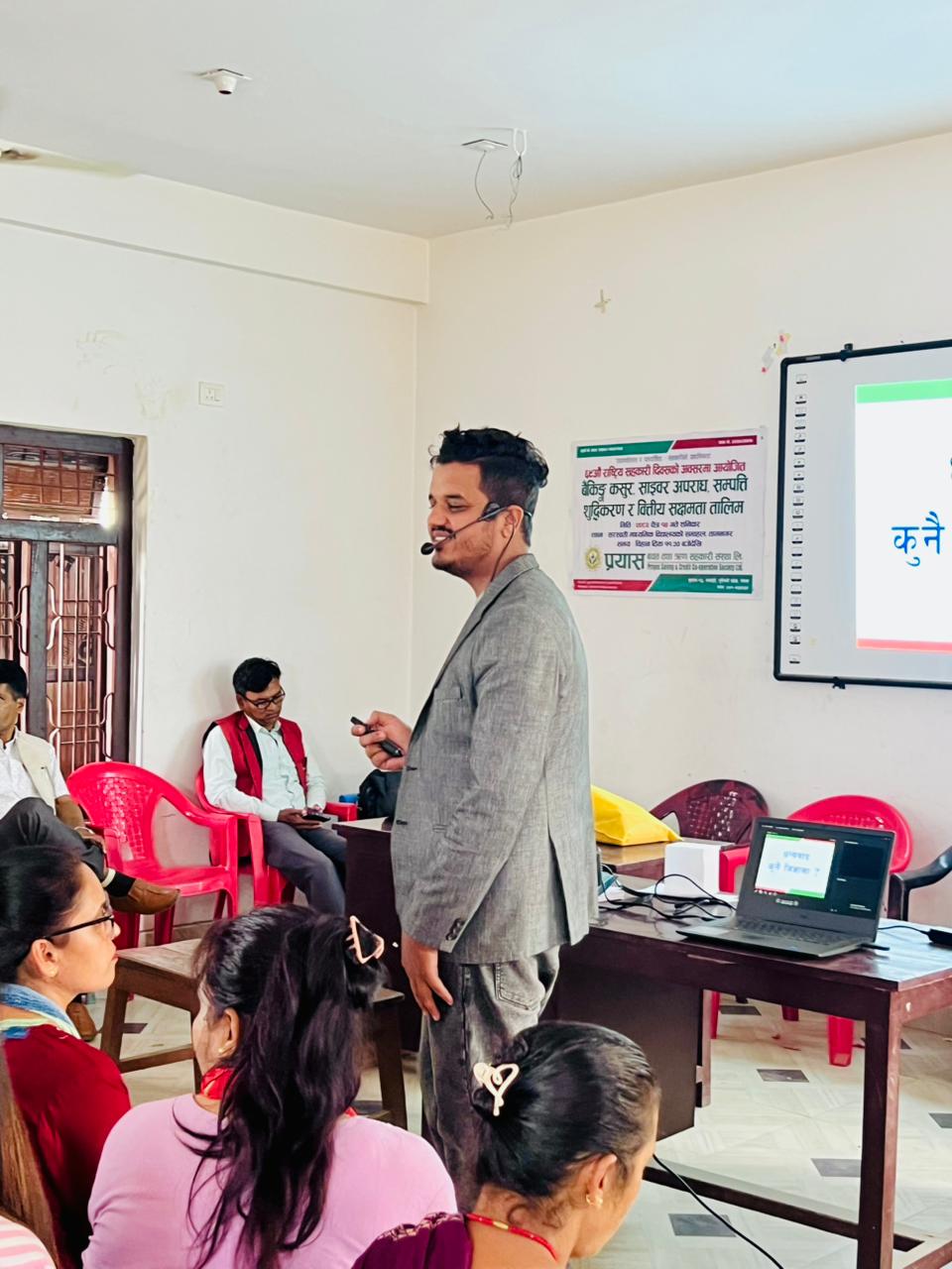 प्रशिक्षण दिनुहुदै संस्थाका व्यवस्थापक प्रदिप पैड्याल 2